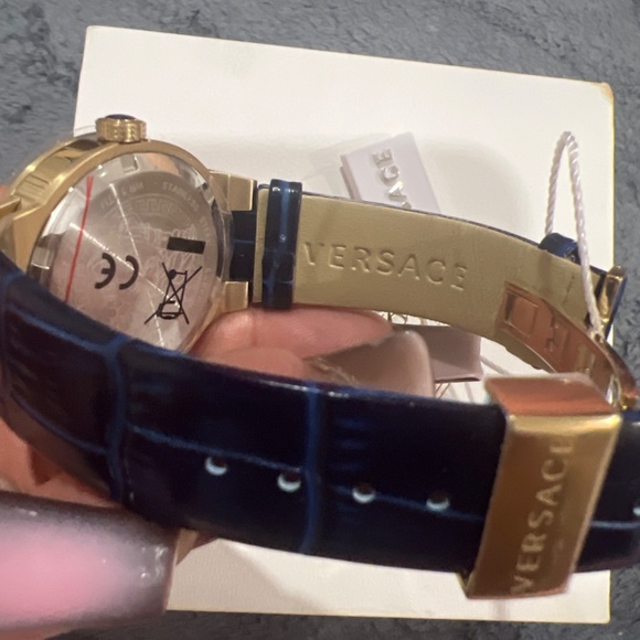 Versace Watch VE3F00122 For Women main image 9